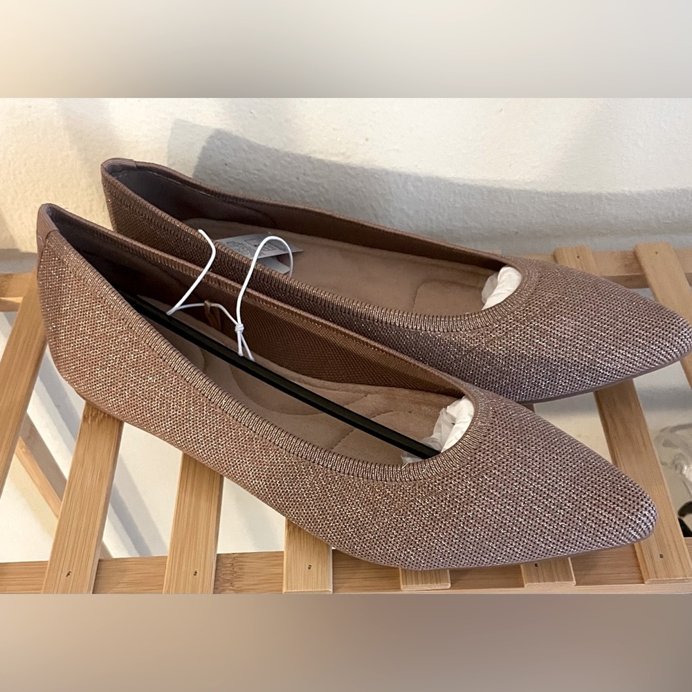 NEW…Old Navy Soft-Knit Pointed-Toe Ballet Flats - Picture 2 of 4